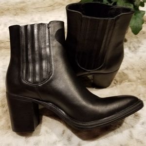 Barneys New York boots
